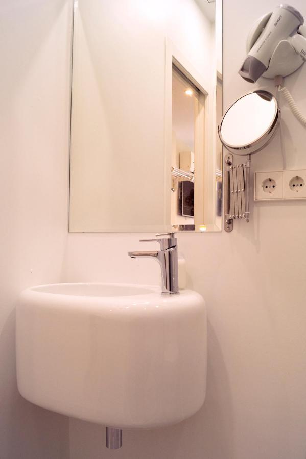 Chueca - Room Apartments Madrid Luaran gambar