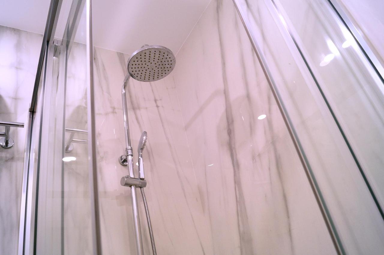 Chueca - Room Apartments Madrid Luaran gambar
